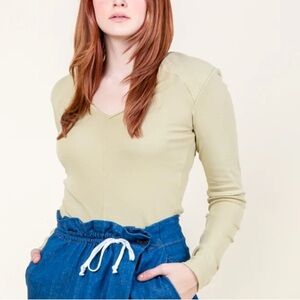 Prairie Underground V-Neck Long Sleeve L/S Strong Shoulder in Sage/Tan